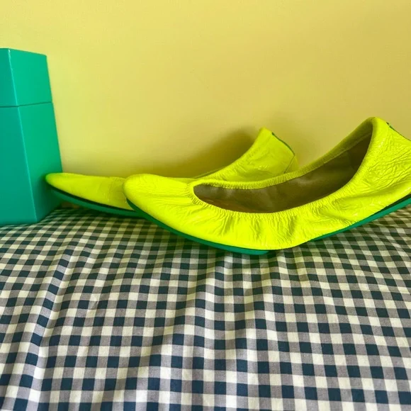 Tieks patent ballet flats  neon yellow size 8 EUC - Picture 6 of 9